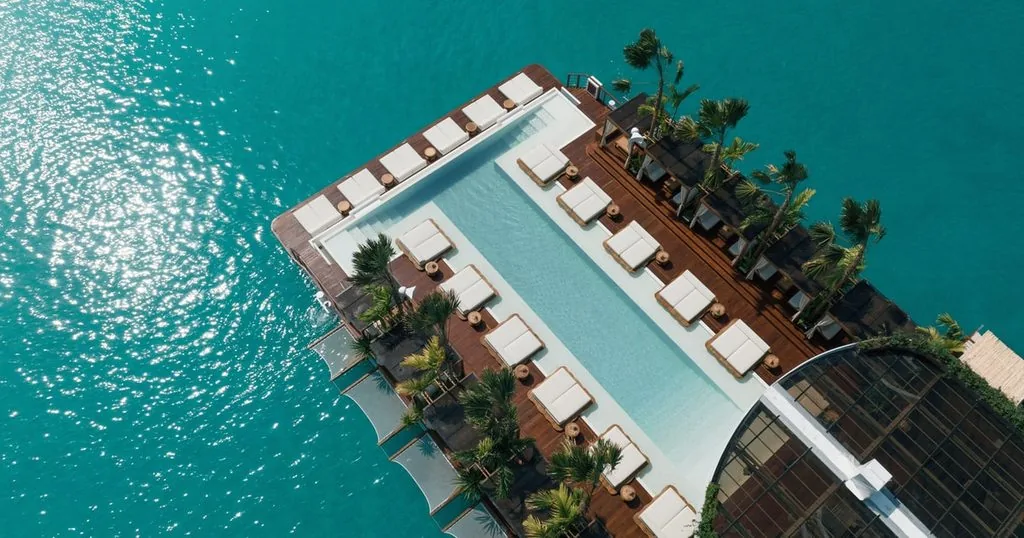 ภูเก็ต: ประสบการณ์วันเดียวที่ YONA Floating Beach Club